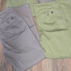GAP Relaxed Girlfriend Pants Womens Size 8 2 pairs, 1 Gray, 1 Green.